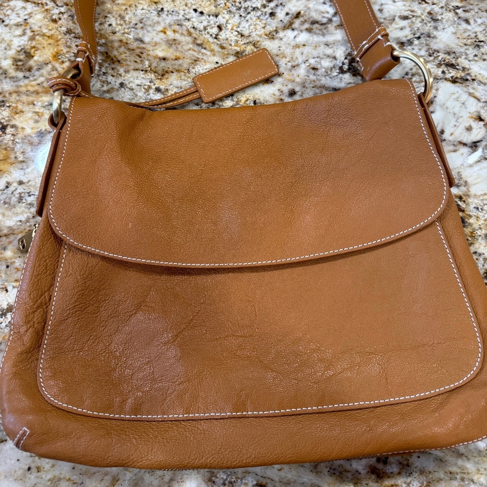 LOOK! PRICE DROP!!🌸🌸TALBOTS🌸🌸 TAN LEATHER Expandable bag - EUC!